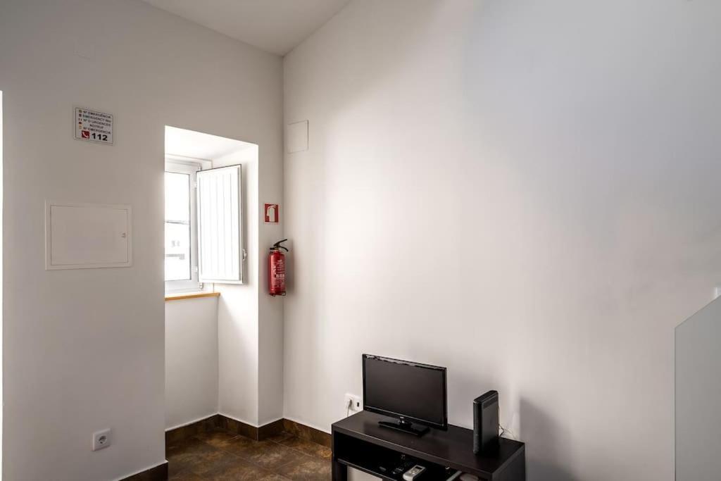 Charming Studio With Ac And Loft On Ground Floor リスボン エクステリア 写真